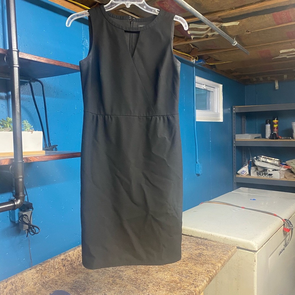 Ann Taylor | size 2 keyhole neck work dress